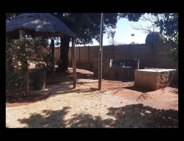 2 BEDROOM APARTMENT FOR SALE IN RHODESFIELD